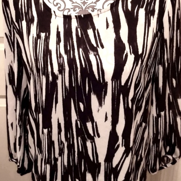 Charming Charlie Black/White Bow Back Top - Picture 3 of 4